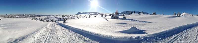 Panorama over skiløypene og vinterlandskapet rundt Skeikampen.